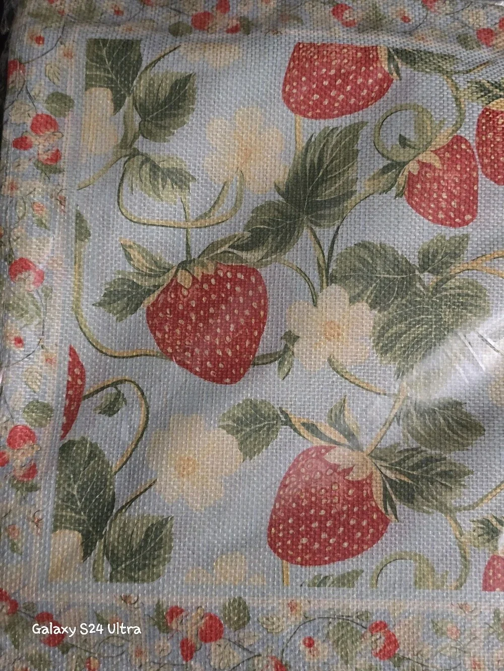 Strawberry 🍓 Decor 7pc Set: 1 Table Runner & 6 Placemats NEW